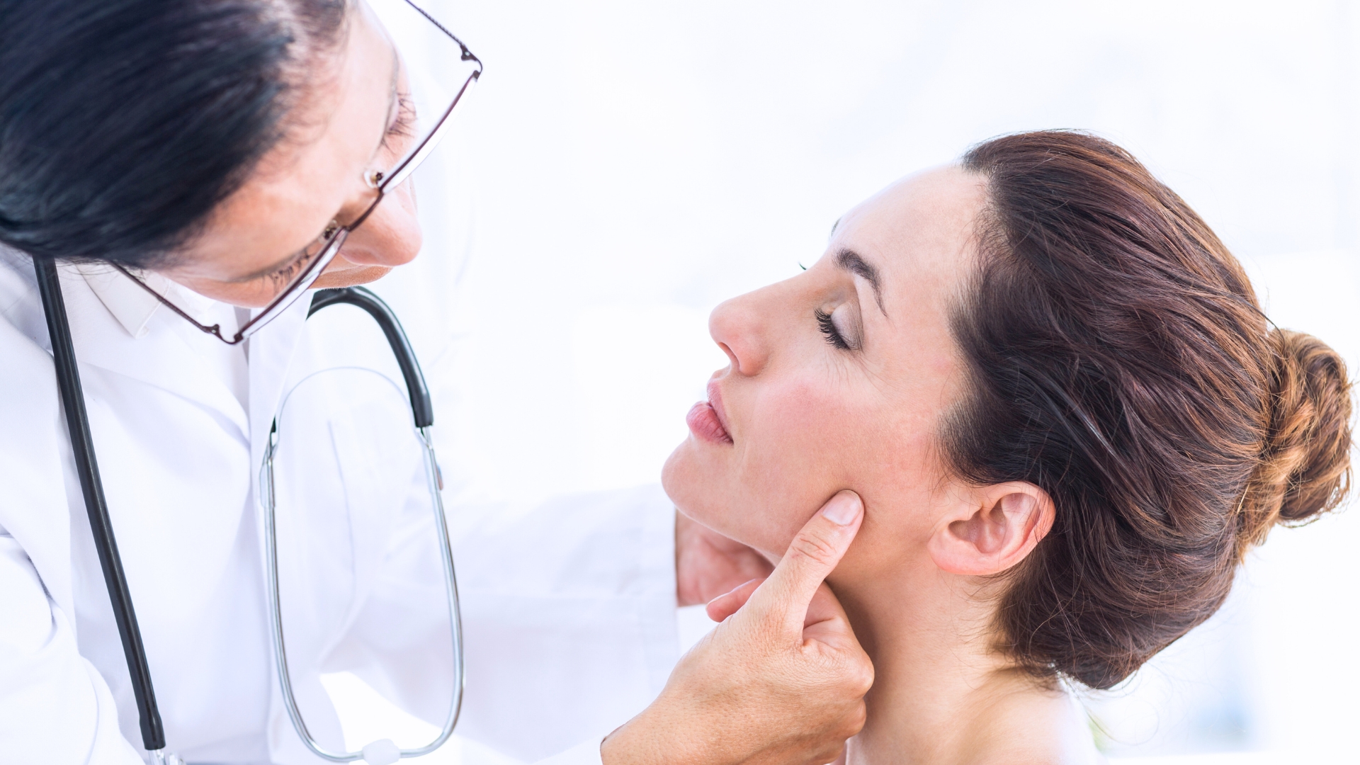 L'immagine rappresenta un bambino mentre va dal dentista.