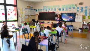 Bambini e medico per la prevenzione orale.